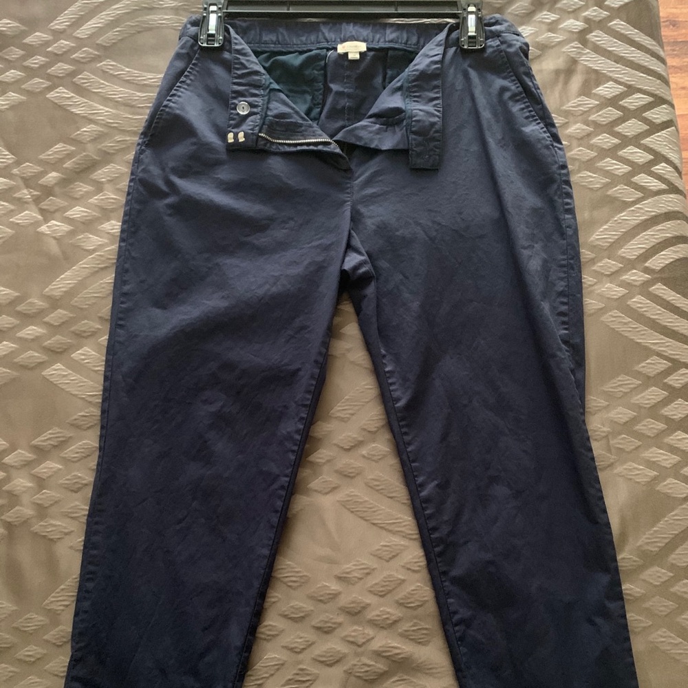 Navy blue capris in good condition